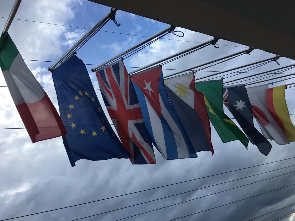 Italy Condotel Darasa Tanauan  Extérieur photo